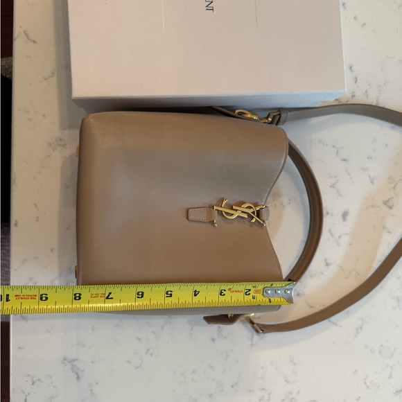 Saint Laurent Le 37 YSL Bucket Bag in Smooth Leather - Picture 7 of 9